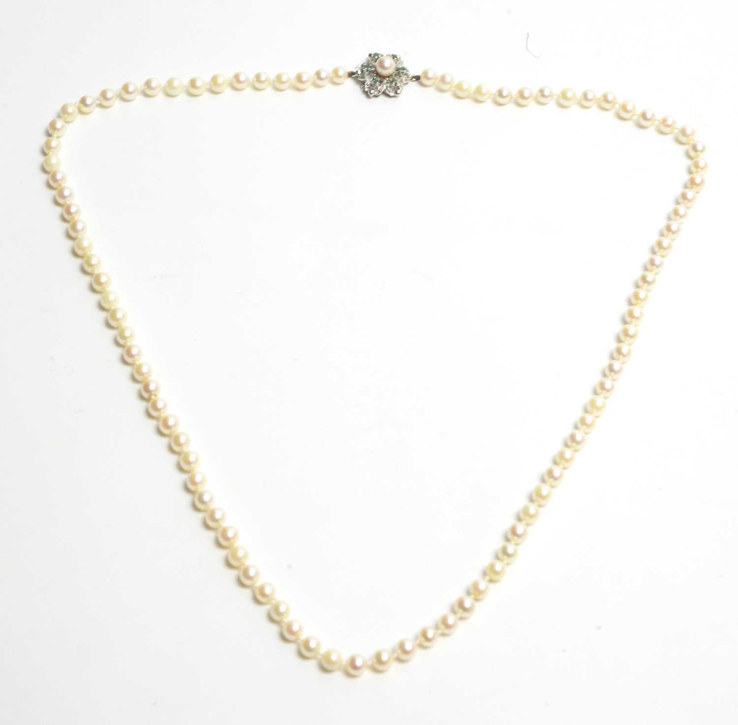 Lot 31 - A single row cultured pearl necklace