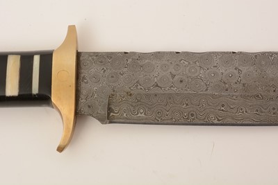 Lot 1010 - 20th Century bowie knife