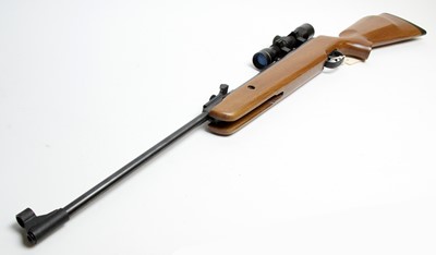 Lot 1002 - SMK19 air rifle with scope