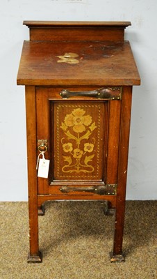 Lot 34 - An early 20th Century Arts & Crafts bedside cabinet