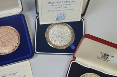 Lot 230 - Silver coins and medallions