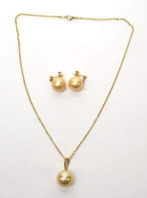 Lot 85 - South Sea cultured pearl pendant and earrings.