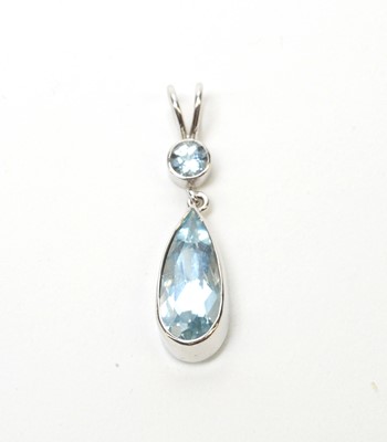 Lot 94 - An aquamarine pendant.