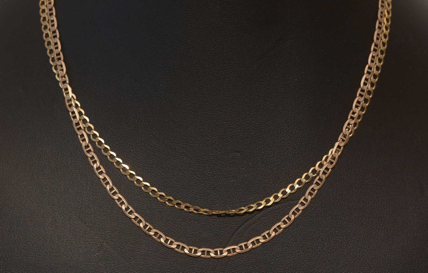 Lot 153 - Two 9ct yellow gold chain necklaces