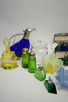 Lot 222 - A quantity of glassware including scent bottles etc.