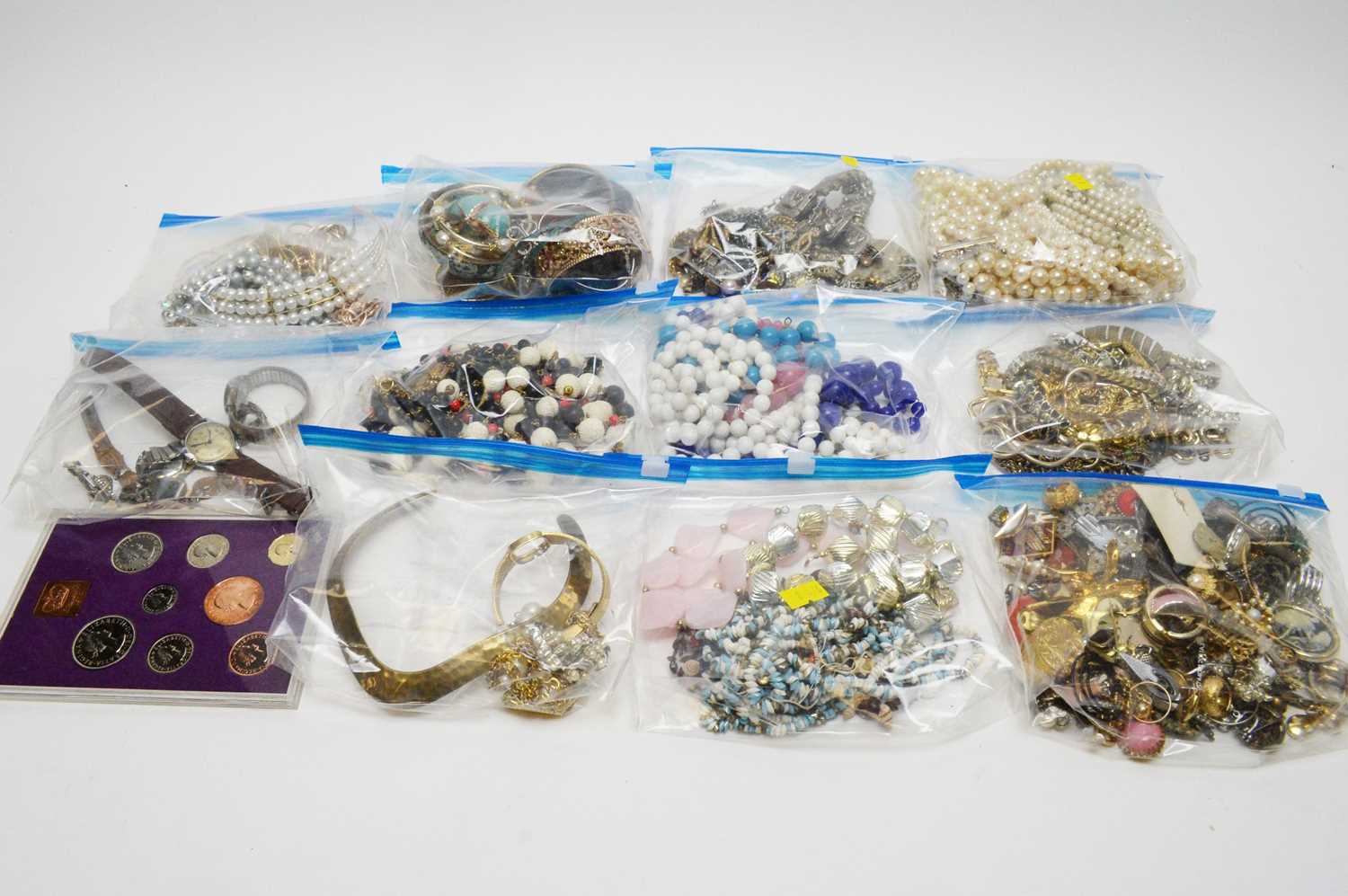 Lot 200 - Large qty of costume jewellery; and a 1970 coin set.