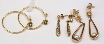 Lot 242A - Gold earring