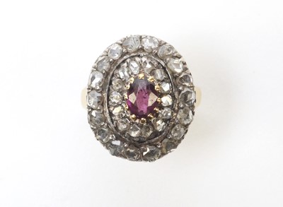 Lot 39 - A garnet and diamond cluster ring