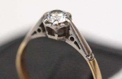 Lot 245 - Single stone diamond ring.