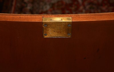 Lot 913 - Sheraton style mahogany serpentine sideboard