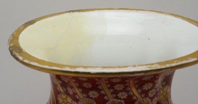 Lot 514 - English Bone China Vase shaped stand