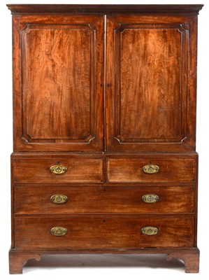 Lot 627 - Regency mahogany linen press