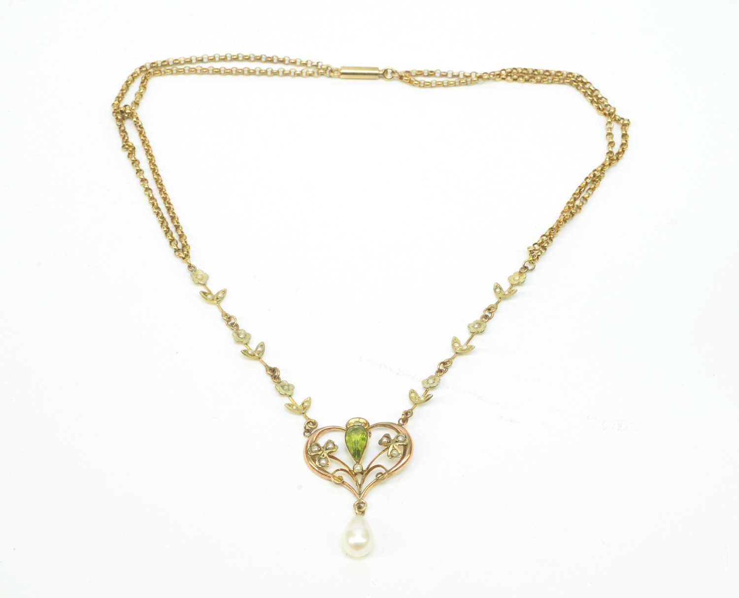 Lot 10 - Edwardian peridot and pearl necklace