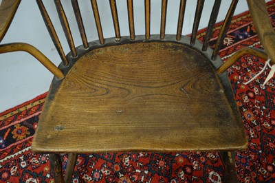 Lot 7 - 19th C Windsor chair.