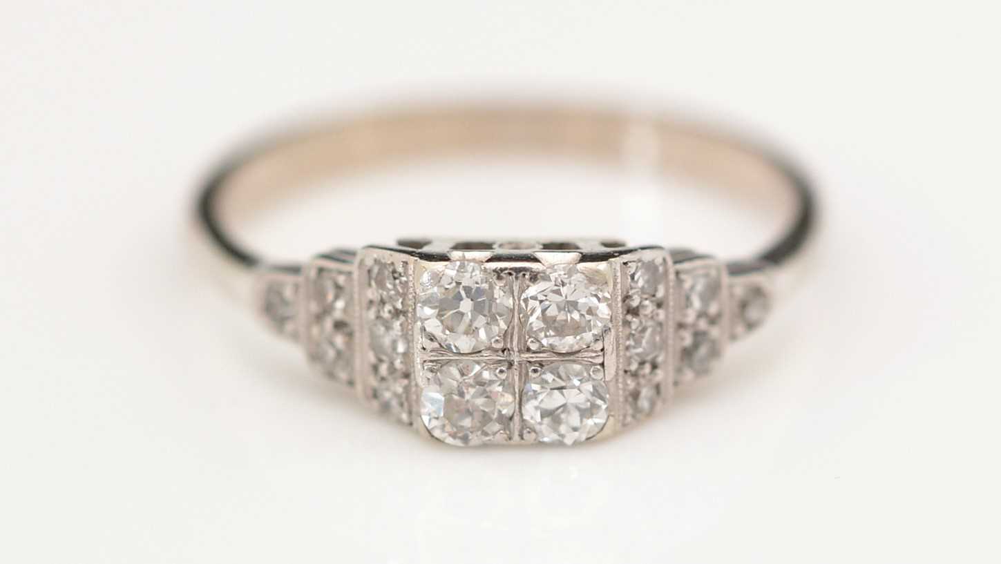 Lot 312 - A diamond dress ring.