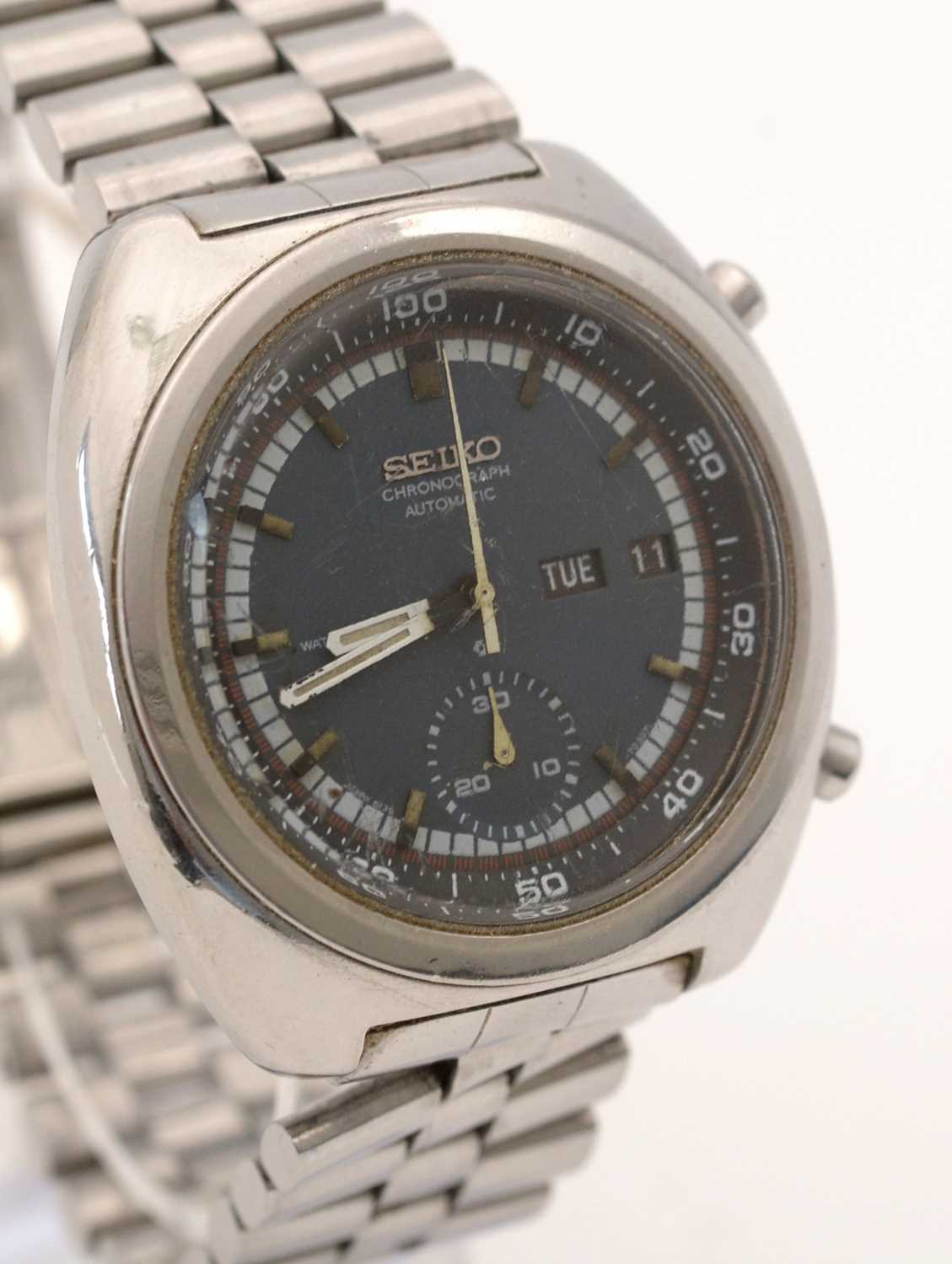 Lot 301 - Seiko chronograph wristwatch.