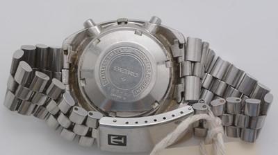 Lot 301 - Seiko chronograph wristwatch.