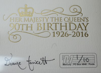 Lot 17 - Her Majesty The Queen's 90th Birthday gold coin presentation cover
