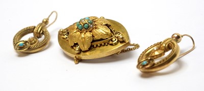 Lot 39 - A Victorian brooch and earrings