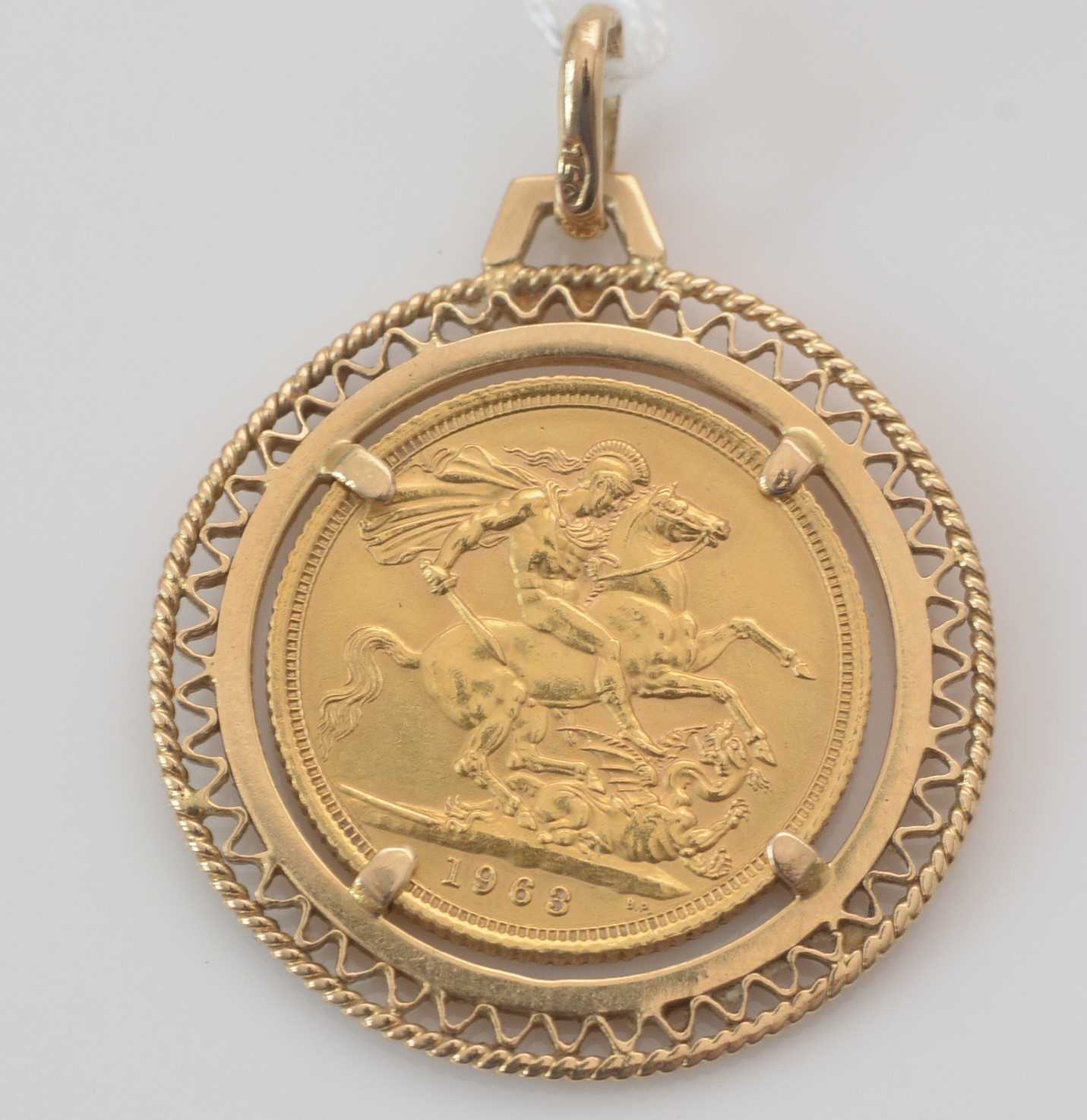 Lot 288 - Elizabeth II gold sovereign in 9ct. yellow gold pendant mount.