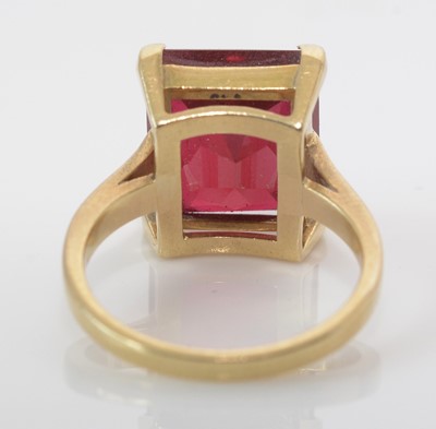 Lot 154 - A synthetic ruby ring.