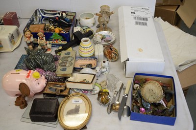 Lot 520 - Miscellaneous group of items.