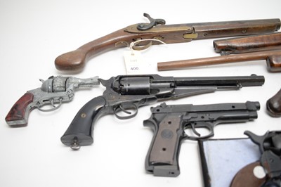 Lot 400 - A collection of weapons