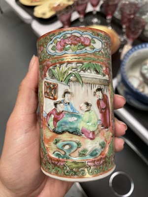 Lot 314 - Vases and other items