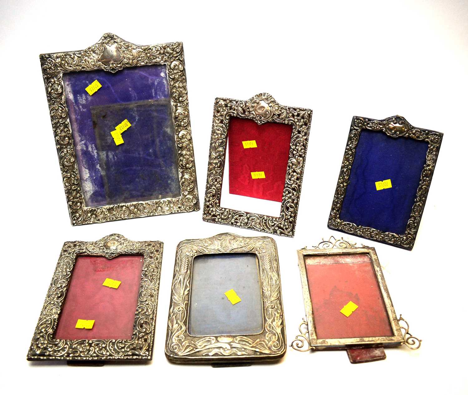 Lot 262 - A collection of photograph frames