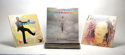 Lot 933 - 17 mixed Motown, dance and disco LPs