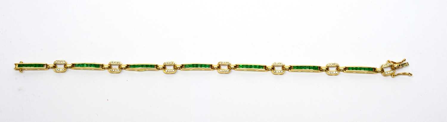 Lot 41 - An emerald and diamond bracelet