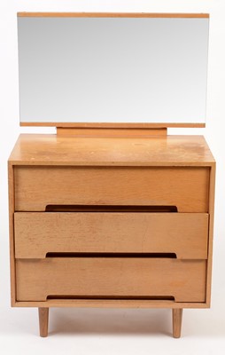 Lot 810 - John & Sylvia Reid for Stag: a light oak 'C' range dressing chest.