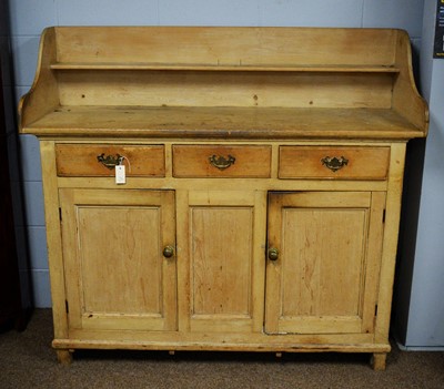 Lot 109 - Early 20th century Pine sideboard