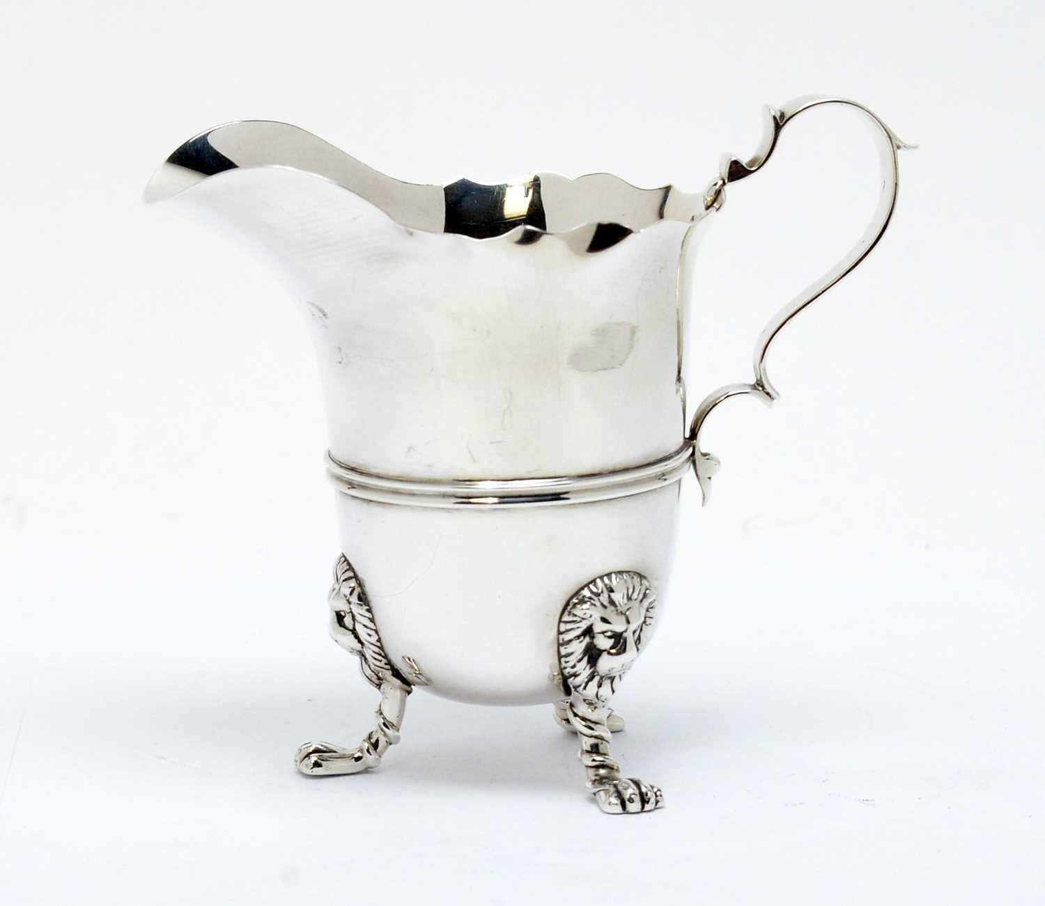 Lot 166 - An Edwardian silver cream jug