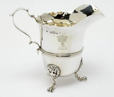 Lot 166 - An Edwardian silver cream jug