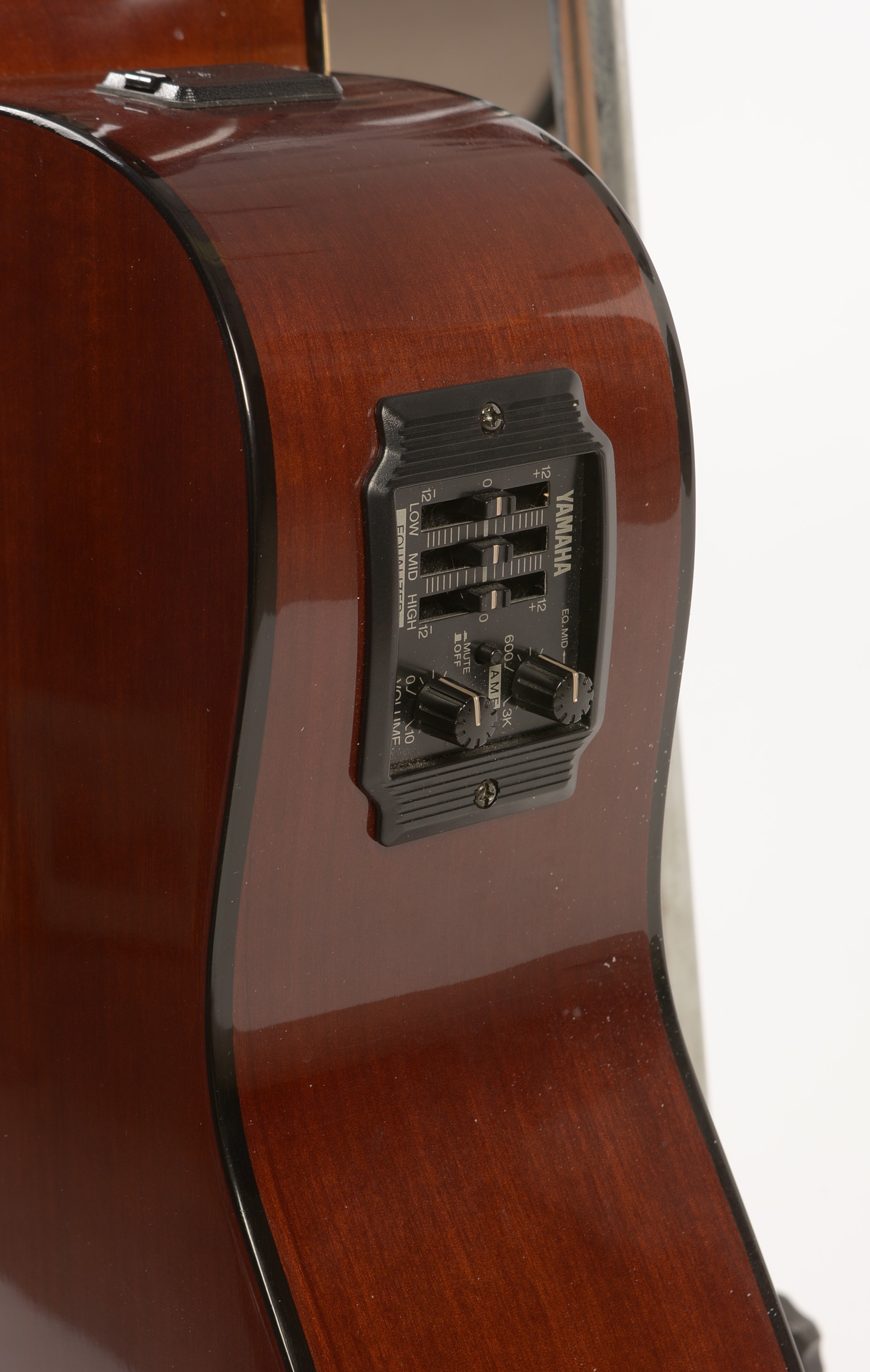 lot-818-yamaha-fgx-412-guitar-cased
