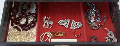 Lot 166 - A selection of costume jewellery.