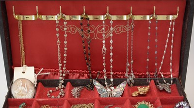 Lot 166 - A selection of costume jewellery.