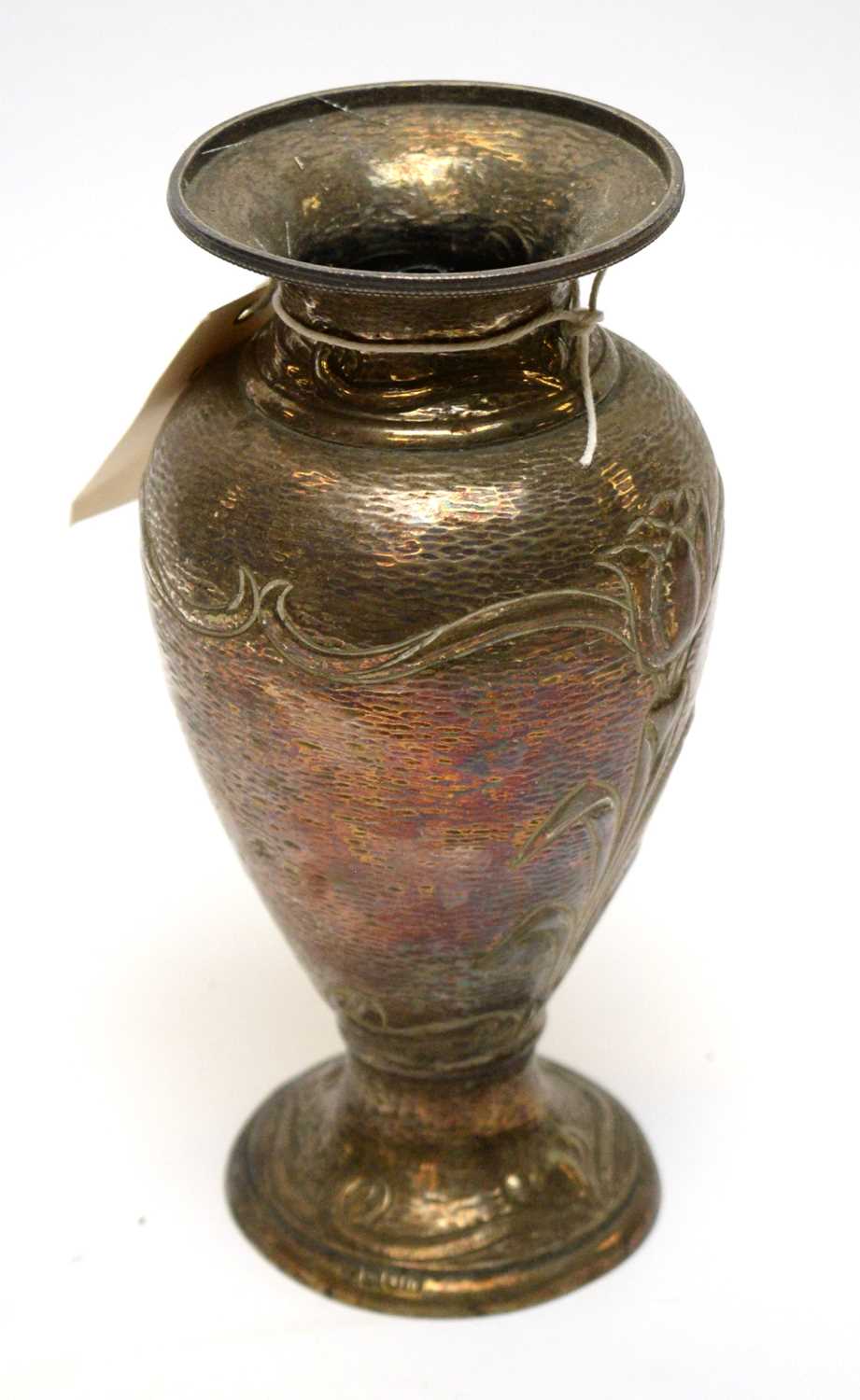 Lot 283 - An Edwardian silver vase