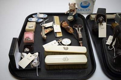 Lot 471 - A selection of dressing table accessories, jewellery and other items.