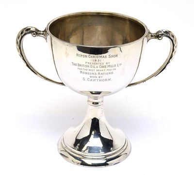 Lot 187 - A George V silver trophy cup
