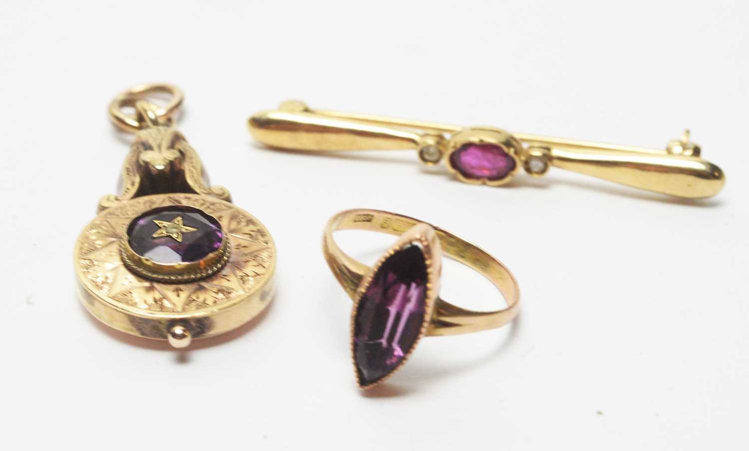 Lot 205 - A pendant, a ring and a brooch