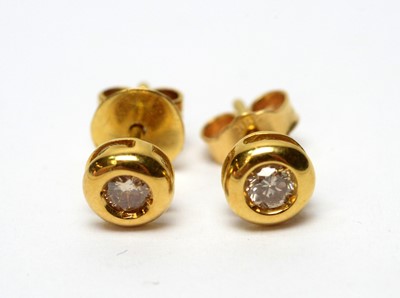Lot 45 - A diamond pendant and earrings