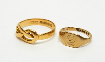 Lot 235 - 18ct gold knot ring and a signet ring