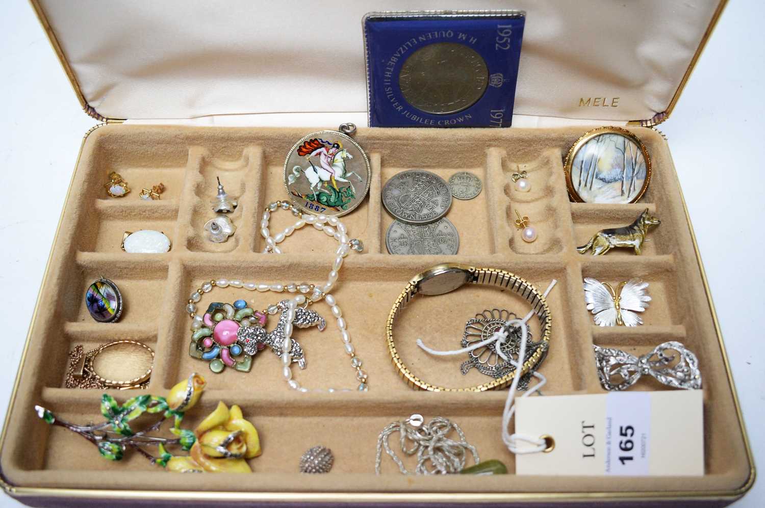 Lot 165 - A selection of costume jewellery