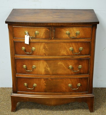 Lot 14 - 20th C George III style chest of drawers.