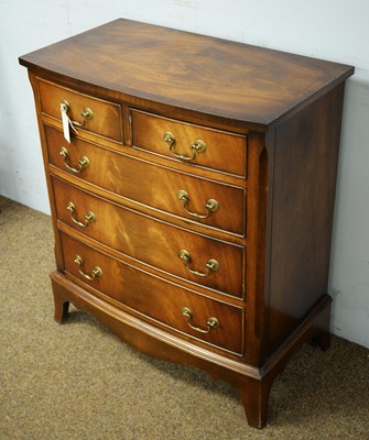 Lot 14 - 20th C George III style chest of drawers.