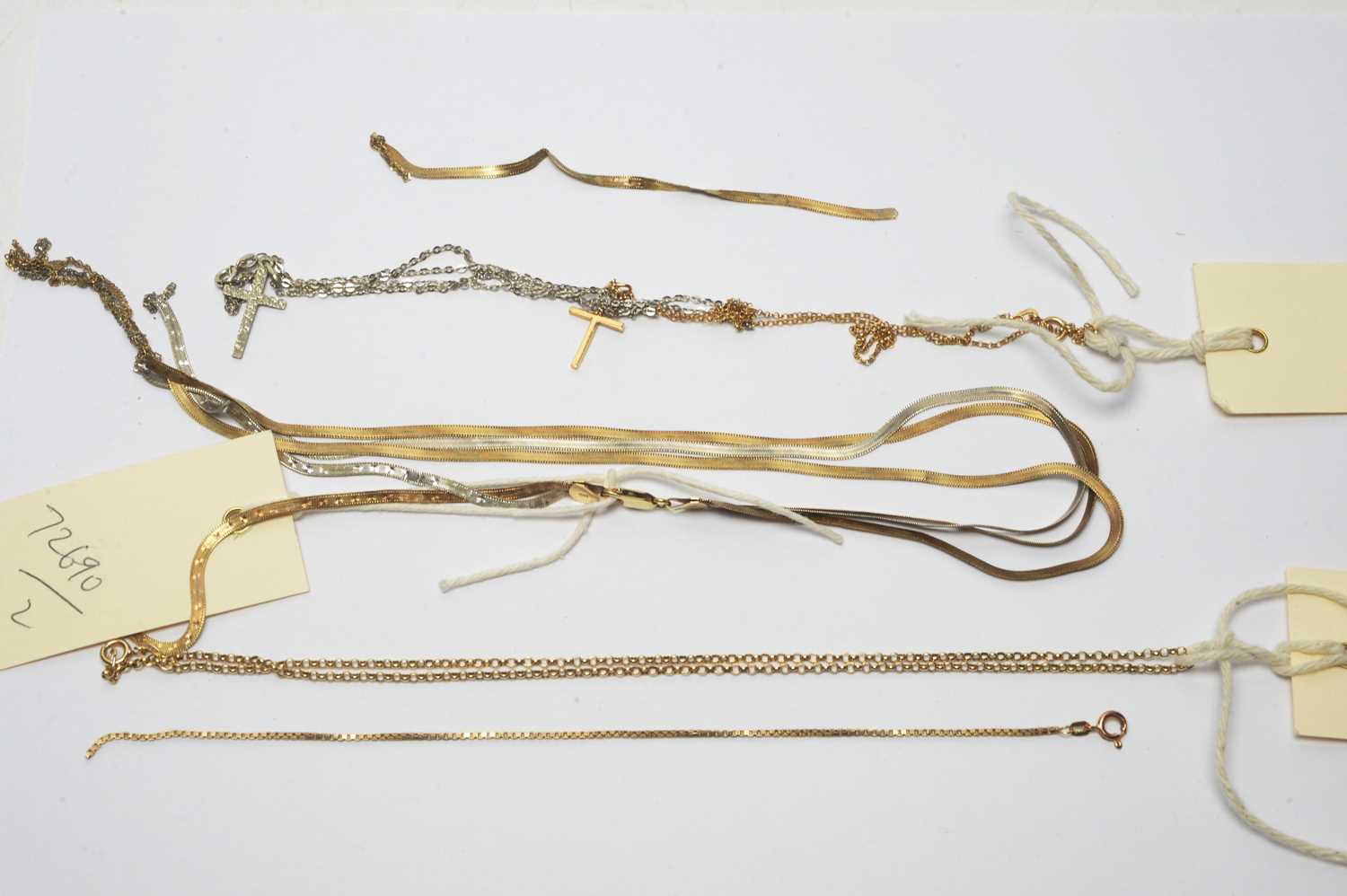 Lot 214 - A selection of broken jewellery