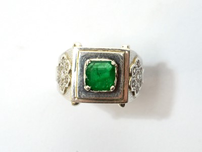 Lot 48 - An emerald and white stone ring