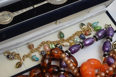 Lot 285 - A large quantity of costume jewellery
